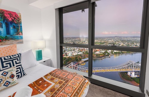 Brisbane Central Business District Apartment | Arabian Nights-Level 60-Meriton Suites