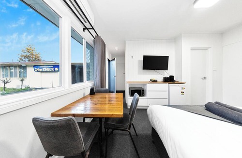 Golden Square Hotel | Golden Hills Motel
