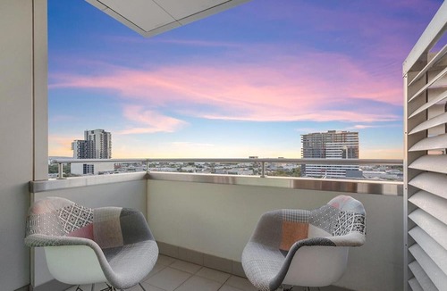 Adelaide Central Business District Apartment | Adelaide Central Skyline Panoramic Suite