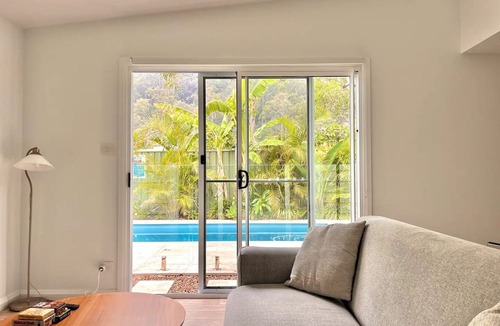 Umina Beach Cottage | Kailua Retreat - A secluded tropical sanctuary