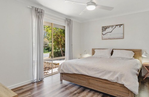 Dawesville House | Light & Bright Pet Friendly Beach Side Haven