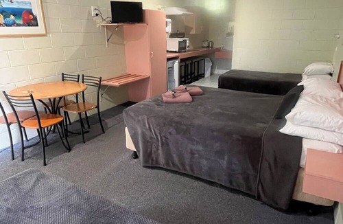 Yungaburra Hotel | Yungaburra Park Motel