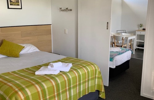 Meeniyan Hotel | Meeniyan Motel