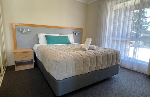 Nowra Hotel | George Bass Motor Inn