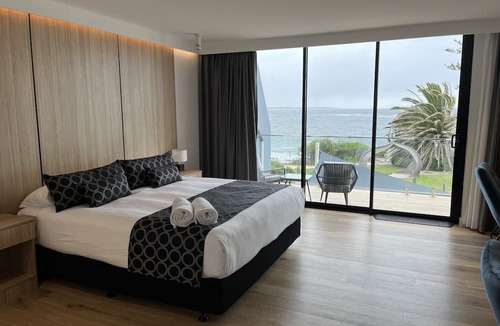 The Entrance Hotel | Ocean Front at The Entrance