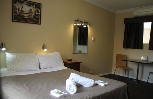 Corryong Hotel | Mountain View Motel Corryong
