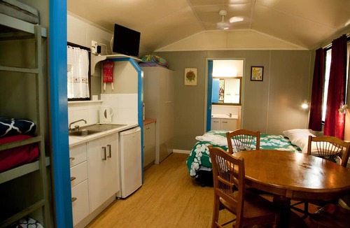 Lake Eacham Cabin | Lake Eacham Tourist Park & Self Contained Cabins