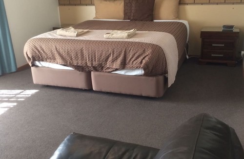 Alfredton Hotel | Ambassador Motor Inn Ballarat