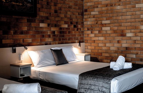 Warwick Hotel | Buckaroo Motor Inn