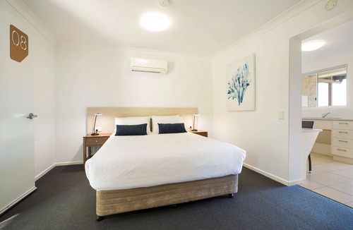 Caloundra Hotel | Nightcap at Golden Beach Tavern