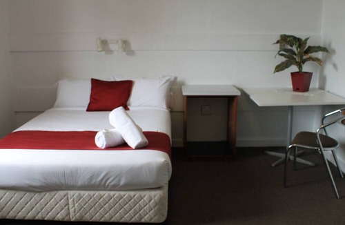 Nambour Hotel | Hotel Beach House Nambour