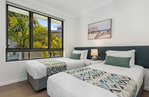 Marcoola Apartment | 4 Bedroom Poolside Villa