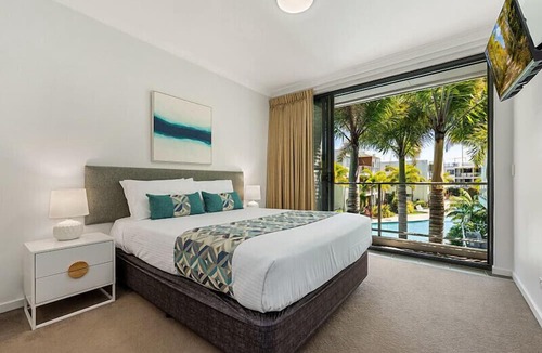 Marcoola Apartment | 4 Bedroom Poolside Villa