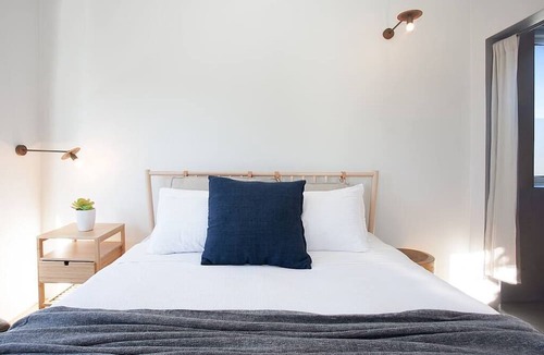 North Bondi Apartment | Sun-filled North Bondi Apartment moments to beach