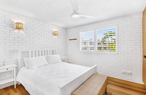 Maroochydore Apartment | Coastal style 3 bedroom unit directly opposite the beach!