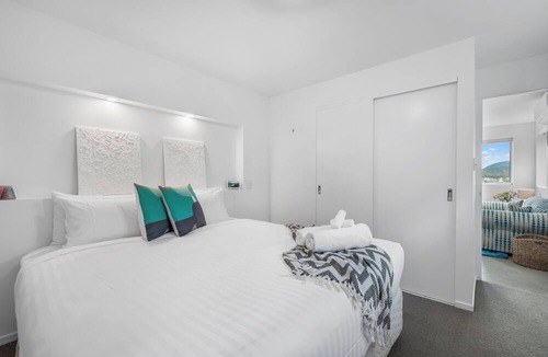 Lindisfarne Apartment | Cosy Cottesloe - 2 Bedroom Unit - Free Parking - Lindisfarne