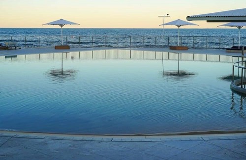Moffat Beach Apartment | Moffat Beach Coastal Contemporary Unit B