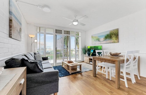 Coolum Beach Apartment | Coolum Beach 1 Bedroom Apartment Ocean View @ Surf Dance