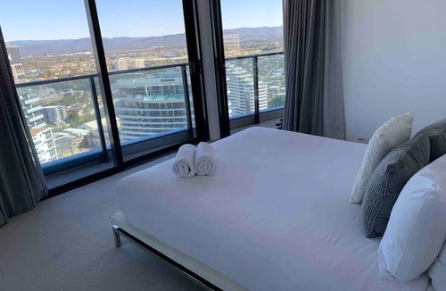 Broadbeach Apartment | Level 31- 4 Bed Broady Lux Oracle Sub pent sleep 9 + child