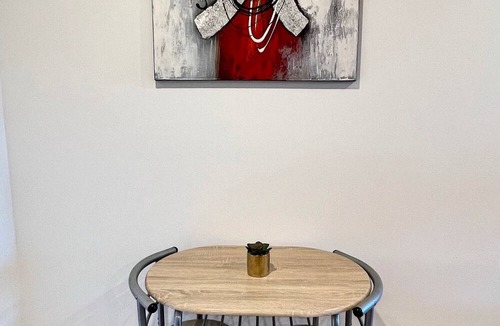 Reid Apartment | Enchanting in Red | 1bd 1bth 1csp
