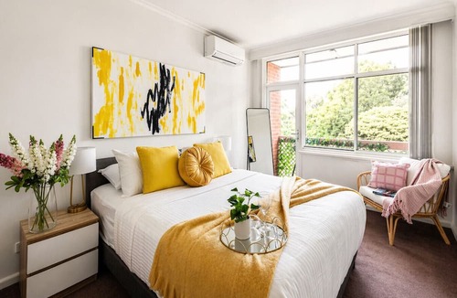 St. Kilda East Apartment | The Meadow Gardens Oasis