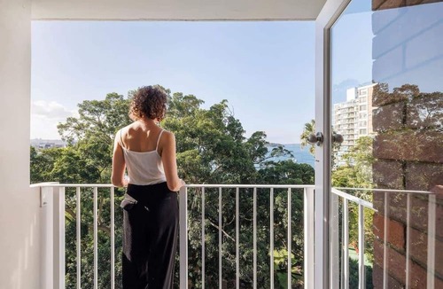 Elizabeth Bay Apartment | Apmnt With Parking, Balcony, Pool & Harbour Views