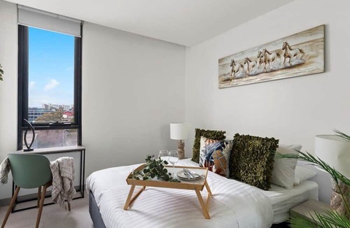 Carlton South Apartment | A Lux 2BR Apt Next to Melbourne Uni, FREE Parking