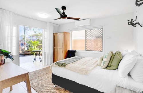 Parramatta Park Apartment | Tropical Terraces - Modern Coastal Retreat Near the Heart of Cairns