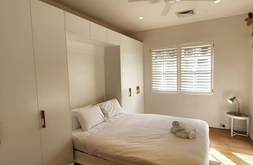 Elizabeth Bay Apartment | Absolute Waterfront with Oversized Private Terrace - 3 bedrooms
