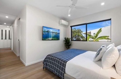 Coolum Beach Apartment | SPECTACULAR "THREE BAYS"
