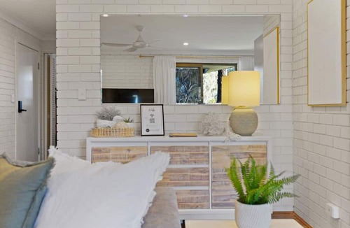Buddina Apartment | Beachfront styled Apt w pool
