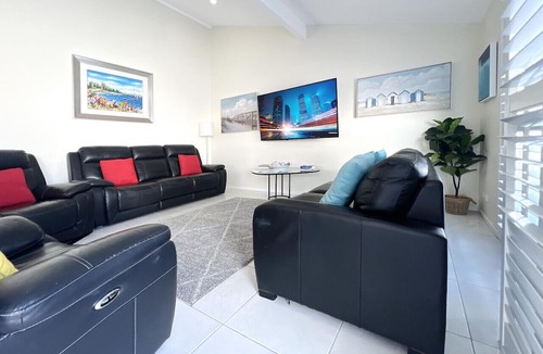 Buddina Apartment | Barefoot Buddina Laid-Back Pet Friendly by the Sea