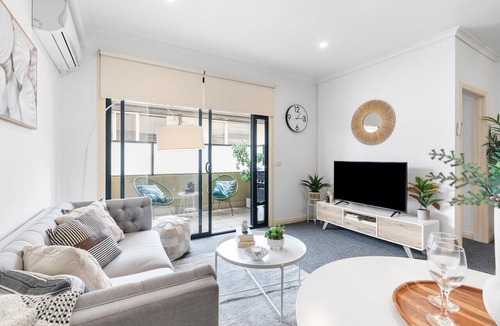 Saint Kilda South Apartment | The Cornerstone on Inkerman