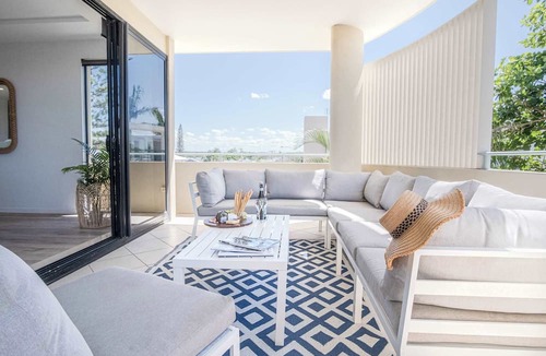 Moffat Beach Apartment | Live like a local In the heart of Moffat Beach
