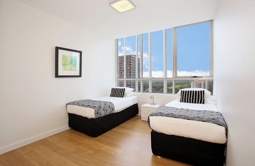 Zetland Apartment | Modern and Spacious 3BR Zetland Apartment with Views over Moore Park