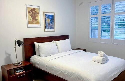 Malvern Apartment | Malvern Haven Stylish & Cosy Retreat Near the Park