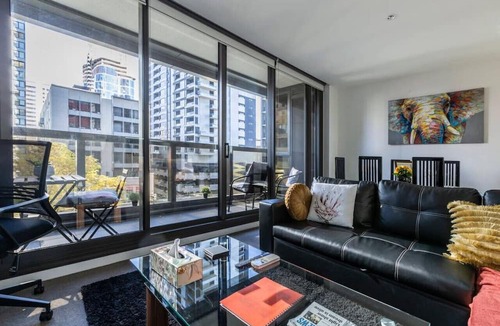 Melbourne Central Business District Apartment | Melbourne CBD Luxury Views*WiFi*Netflix