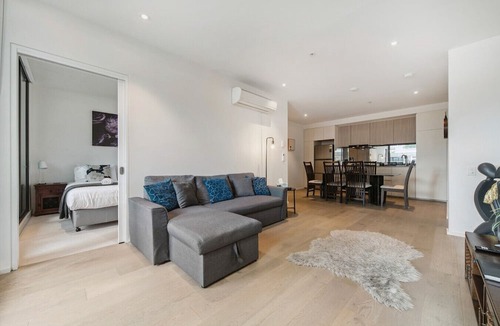 Docklands Apartment | Riverside Views Melbourne - WiFi-Netflix