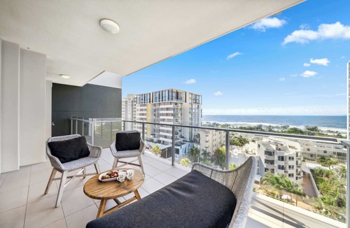 Maroochydore Apartment | Cotton Tree Ocean Views + Romantic Getaway