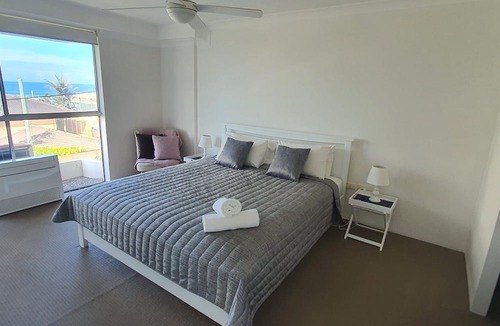 Surfers Paradise Apartment | Ocean Views,Opposite Beach & Park, Wi-Fi, Parking-U11