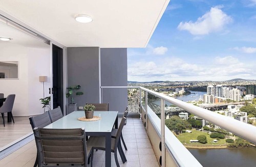 Brisbane Central Business District Apartment | Premium Family Apartment | City & River Views