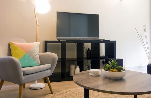 Port Melbourne Apartment | 250m from the beach.Gym/lap pool access,Parking, pet friendly, outdoor area, BBQ