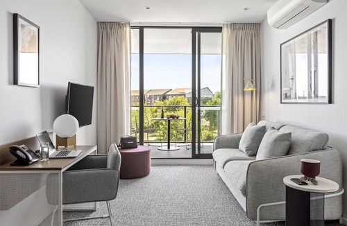 Soldiers Hill Apartment | Quest Ballarat Station