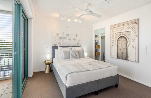Moffat Beach Apartment | Oceanfront Views at Moffat Beach + Rooftop Terrace