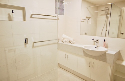 North Adelaide Apartment | Prime Location | North Adelaide 2BR Apt, Melbourne St | Courtyard |Near CBD Events + Private Parking