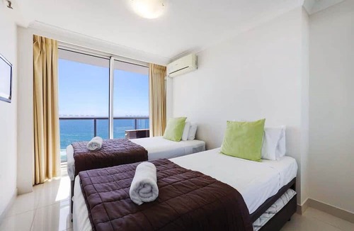 Surfers Paradise Apartment | 19B Peninsula Ocean Views Surfers Paradise