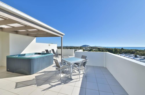Mudjimba Apartment | 3 Bedroom Penthouse Apartment with a Private Rooftop Spa