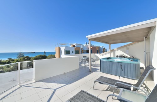 Mudjimba Apartment | 3 Bedroom Penthouse Apartment with a Private Rooftop Spa