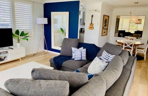 Burleigh Heads Apartment | Beachy and Beautiful, steps to the sands of Burleigh Beach