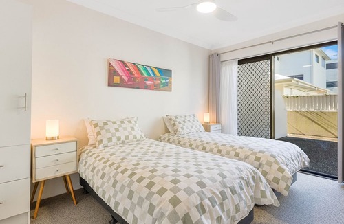 Bilinga Apartment | Bilinga Gardens 3 - Bilinga/North Kirra Beachfront - Min. 3 Night Stays!